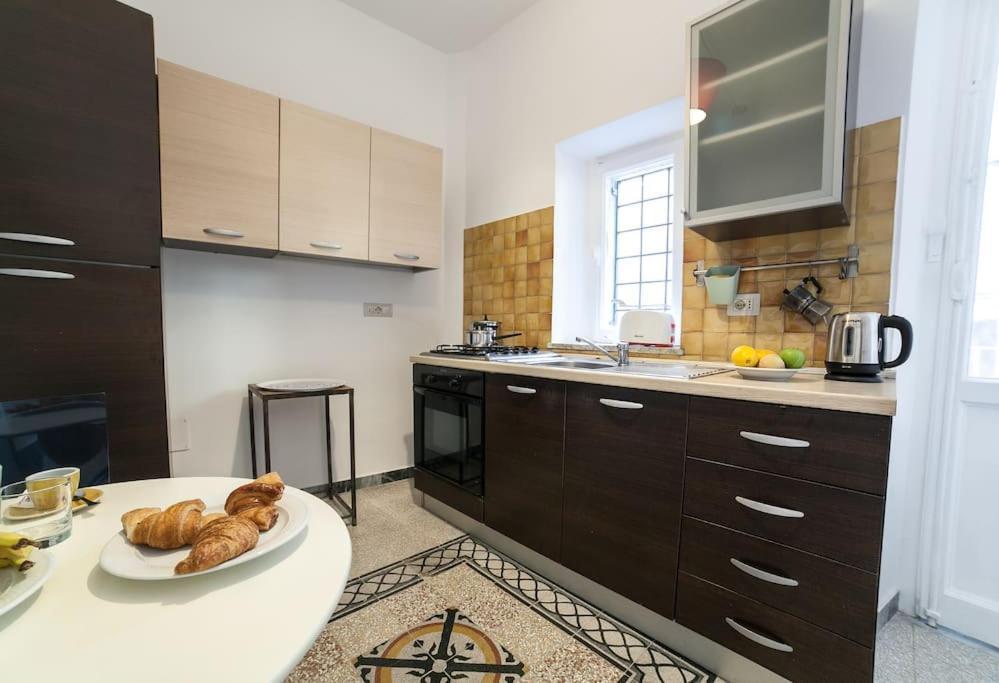 Monti 3 Bedroom Colisseum Appartamento Roma